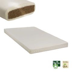 El colchón de cuna de fibra de coco Ronja atesora todas las propiedades que caracterizan un colchón natural de primera calidad para un descanso óptimo.