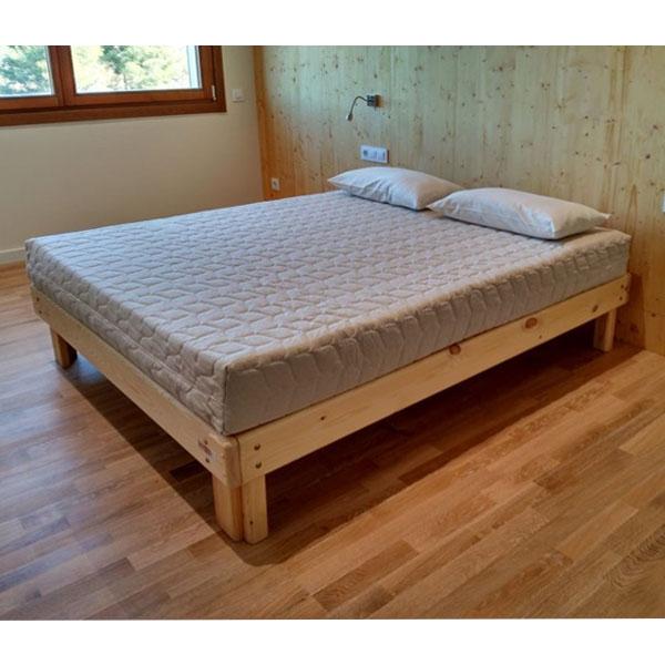 La cama somier madera Fustaforma es posible teñirla con barnices
