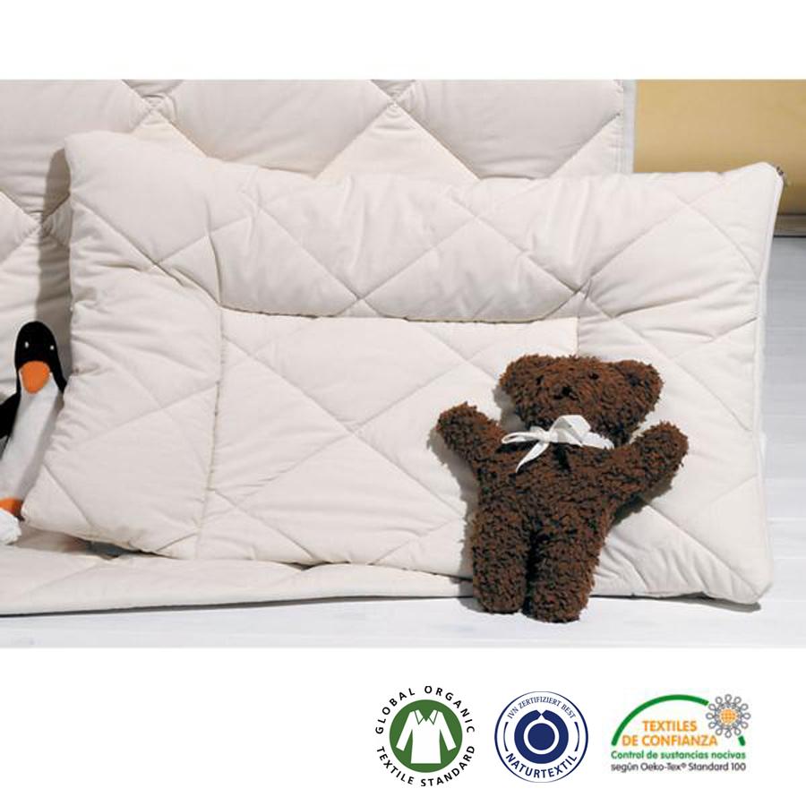 Esta almohada para bebés está diseñada con los bordes elevados para ofrecer mayor seguridad al recién nacido. El color es el que nos ofrecen las fibras en su estado natural puesto que para su elaboración no se han utilizado ni tintes ni blanqueantes.