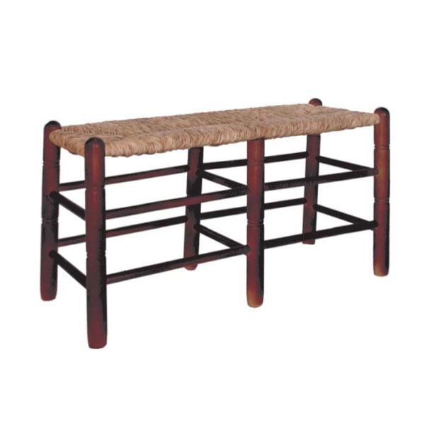 El banco largo asiento de enea está fabricado con madera de chopo o de pino y enea