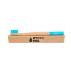 El cepillo de dientes de bambú Hydrophil azul permite la perfecta eliminación de la placa de forma efectiva sin causar daños a las encías. El cepillo se distribuye en cajas de cartón reciclado. 
