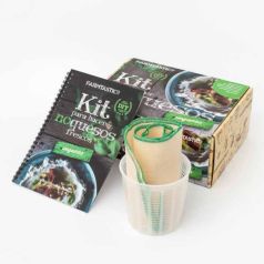 Con en este kit para hacer quesos veganos tendrás todo lo necesario para elaborar fácilmente todo tipo de quesos frescos veganos.   El kit incluye: un cestillo para darle forma a los quesos; una tela quesera y un manual de instrucciones con recetas. 