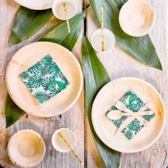 Los platos redondos de hoja de palma darán un toque ecológico y moderno a tu vajilla. Estos platos ecofriendly son 100% biodegradables, reutilizables y compostables