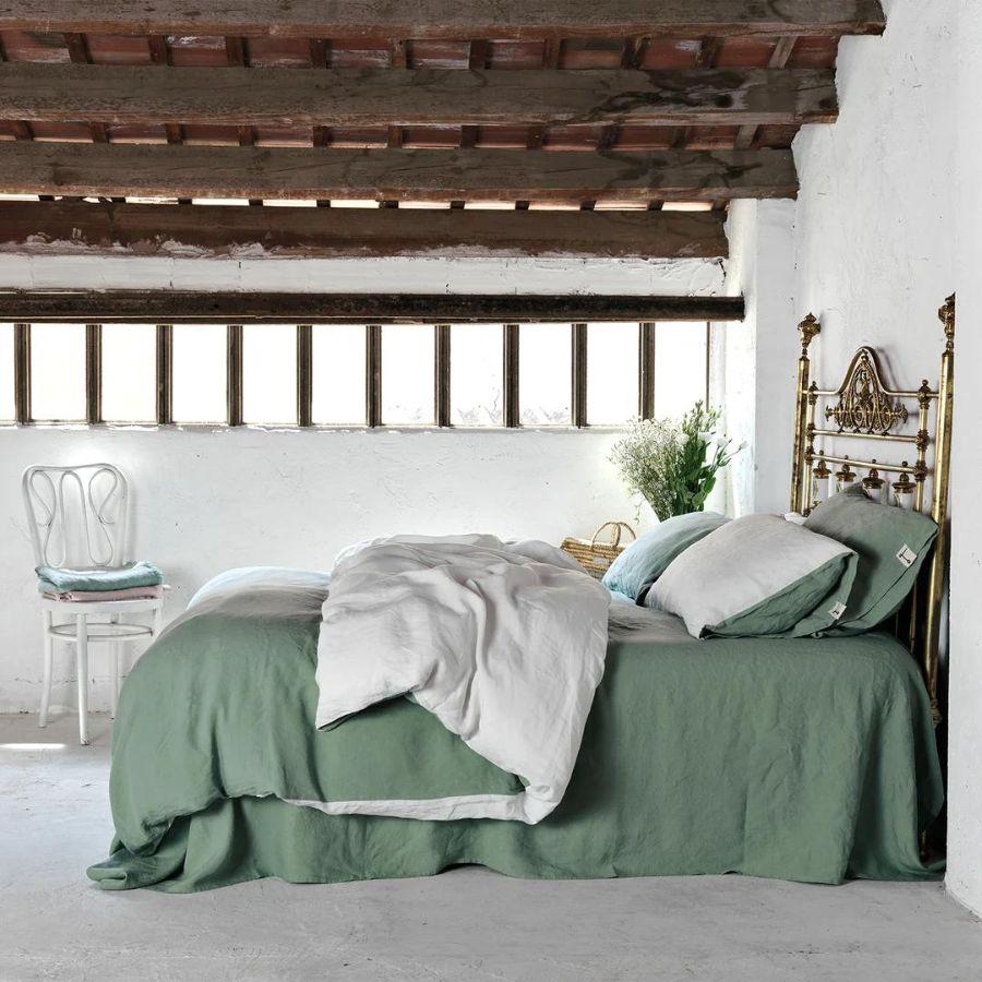 Juego de cama de lino reversible verde y blanco