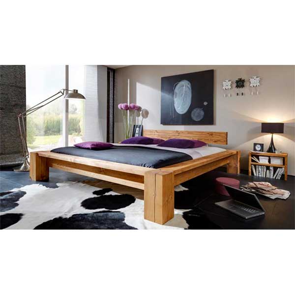 Chalet Brus es una cama de madera maciza de pino natural escandinavo que se puede adquirir con mesilla de noche